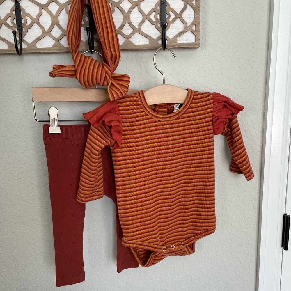 KQ skinny rib stripe outfit